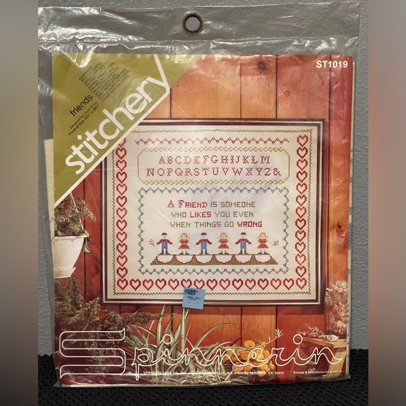 Spinnerin Stitchery Vintage Needlepoint Kit “Friends” 15.25x20.25 NOS ST1019 - Picture 1 of 3